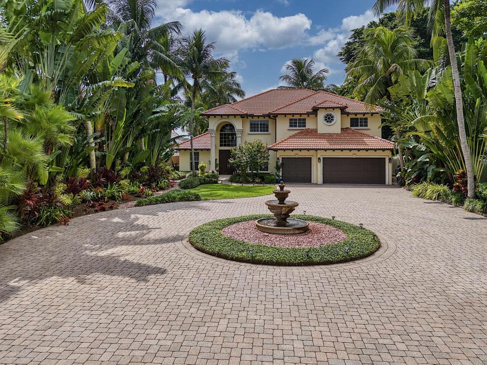 6297 Pine Drive, Lake Worth, Florida 33462
