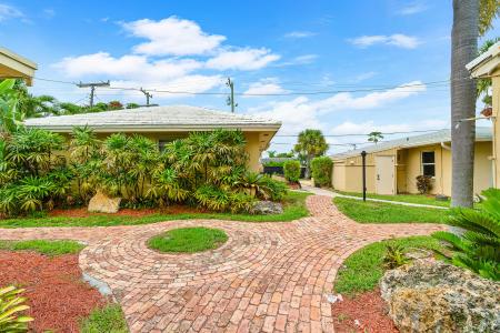 2637 W West Way A, Riviera Beach, Florida 33404