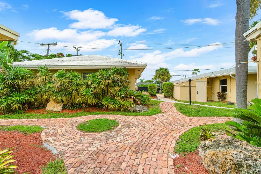 2637 W West Way A, Riviera Beach, Florida 33404