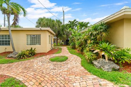 2637 W West Way A, Riviera Beach, Florida 33404