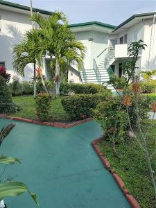 18720 NE 18th Ave 115, Miami, Florida 33179, USA