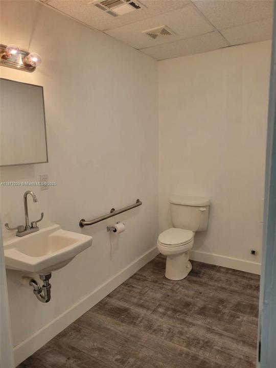 8425 W Commercial Blvd, Tamarac, Florida 33351