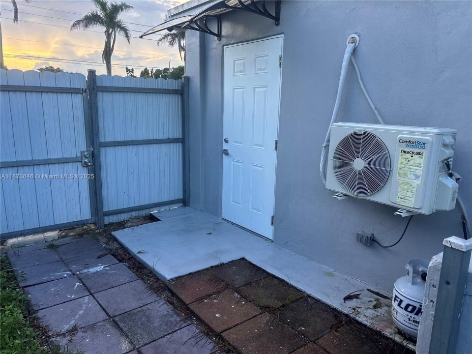 12500 NW 22nd Ave 1, Miami, פלורידה 33167, ארצות הברית של אמריקה