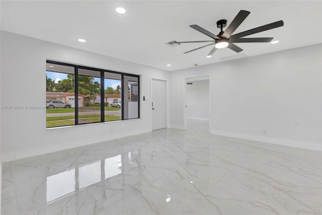 3565 NW 25th St, Lauderdale Lakes, Florida 33311