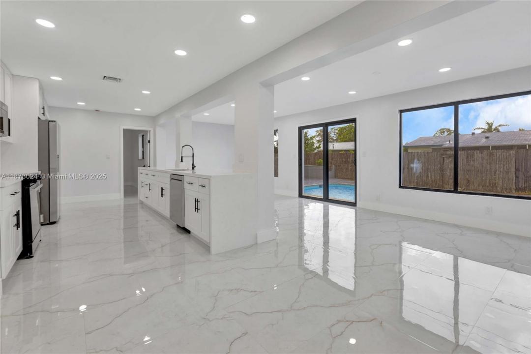 3565 NW 25th St, Lauderdale Lakes, Florida 33311