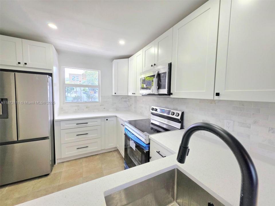 108 Royal Park Dr 2H, Oakland Park, Floryda 33309, USA