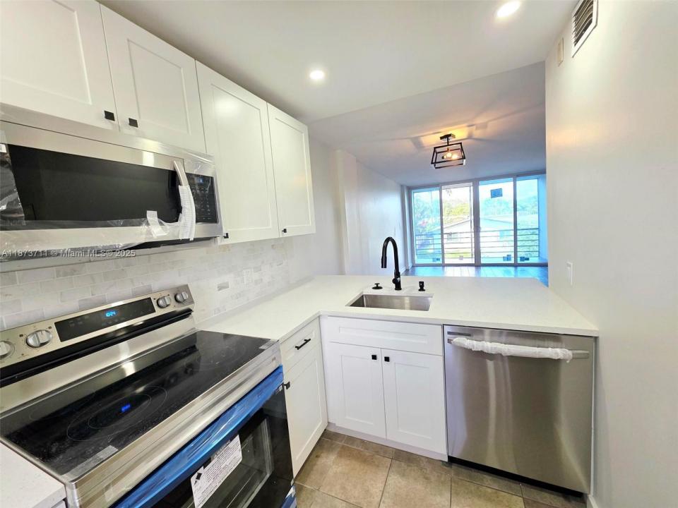 108 Royal Park Dr 2H, Oakland Park, Floryda 33309, USA