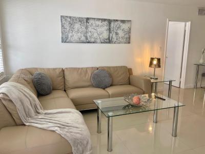 5225 Collins Ave 515, Miami Beach, Florida 33140, USA