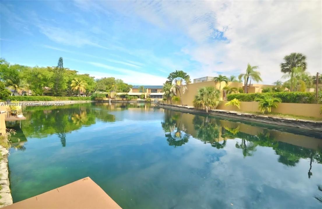 15915 Kingsmoor Way 15915, Miami Lakes, Florida 33014