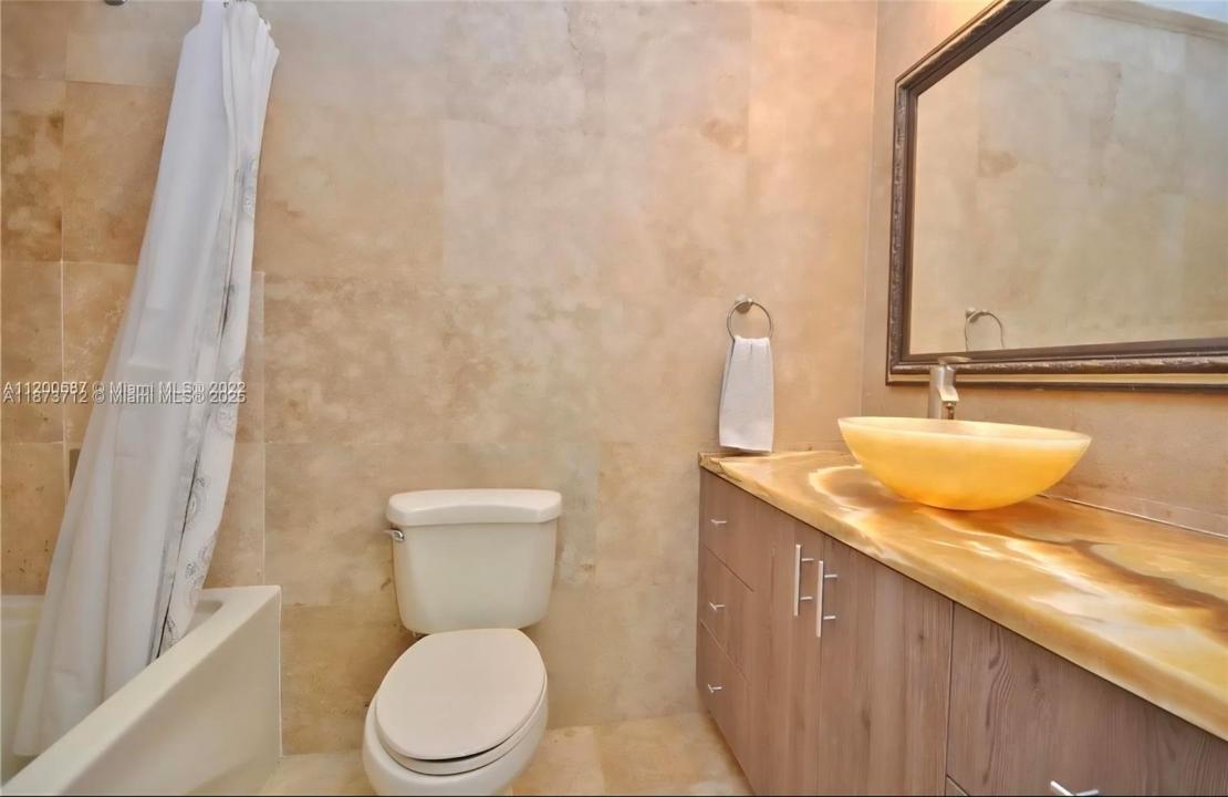 15915 Kingsmoor Way 15915, Miami Lakes, Florida 33014