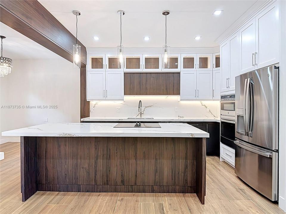 9700 SW 136th St, Miami, Floryda 33176, USA