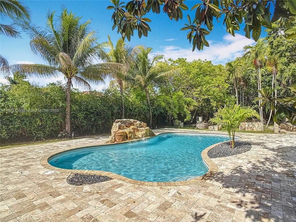 9700 SW 136th St, Miami, Floryda 33176, USA