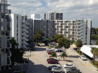 3475 N Country Club Dr 116, Aventura, Florida 33180, USA