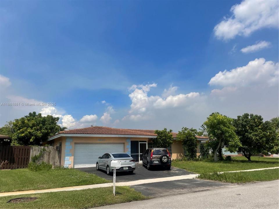 8203 NW 73rd Ter, Tamarac, Florida 33321