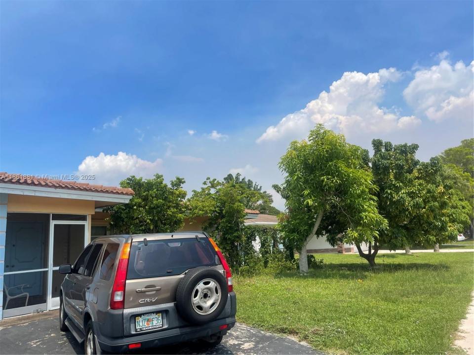 8203 NW 73rd Ter, Tamarac, Florida 33321