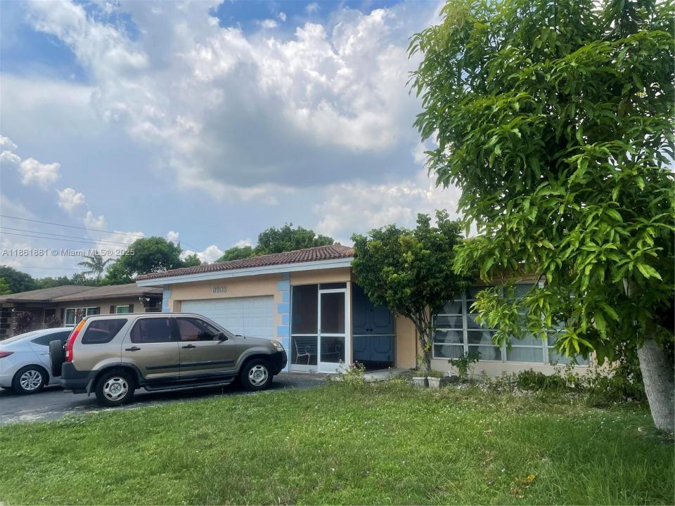 8203 NW 73rd Ter, Tamarac, Florida 33321