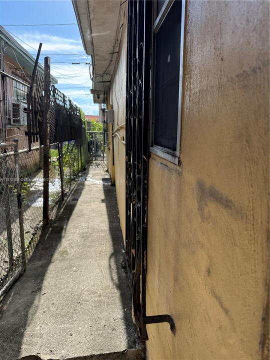 2751 NW 24th Ave, Miami, 佛罗里达州 33142, 美国