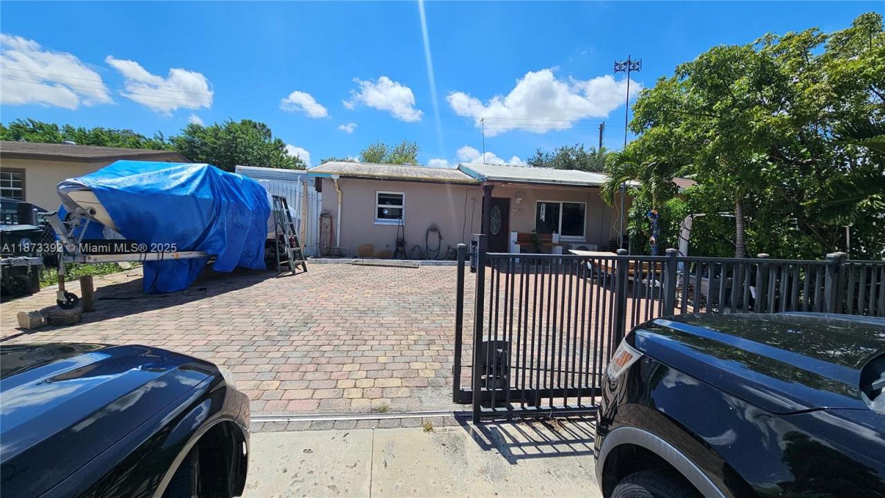 5940 S 38th Ct, Green Acres, Florida 33463