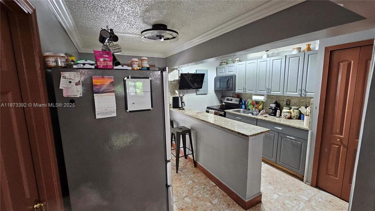 5940 S 38th Ct, Green Acres, Florida 33463