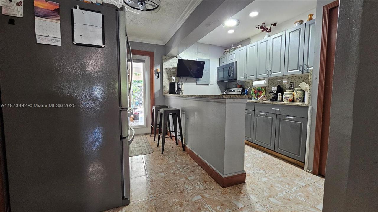5940 S 38th Ct, Green Acres, Florida 33463