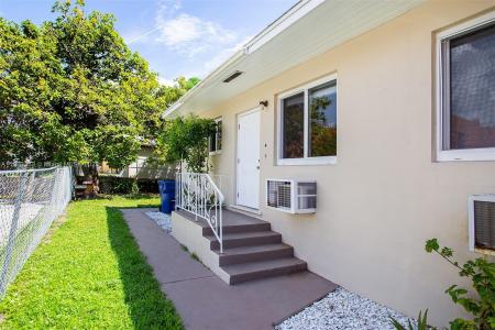 1225 SW 7th St 4, Miami, Florida 33135, USA