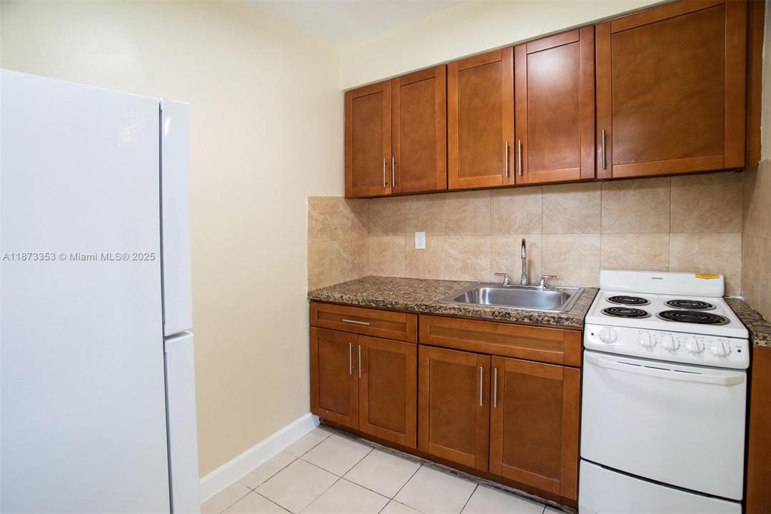 1225 SW 7th St 4, Miami, Florida 33135, USA