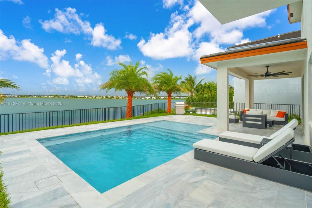 15540 NW 88th Ave, Miami Lakes, Florida 33018