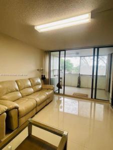 8441 Forest Hills Dr 204, Coral Springs, Florida 33065, USA