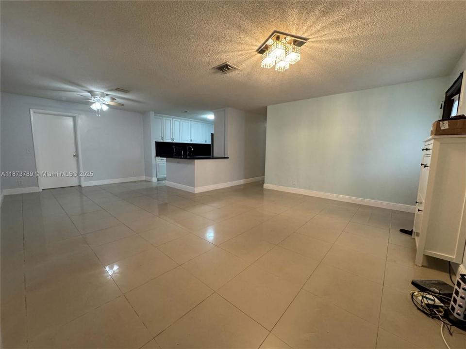 213 SW 2nd St 0, Hallandale Beach, فلوريدا 33009, الولايات المتحدة