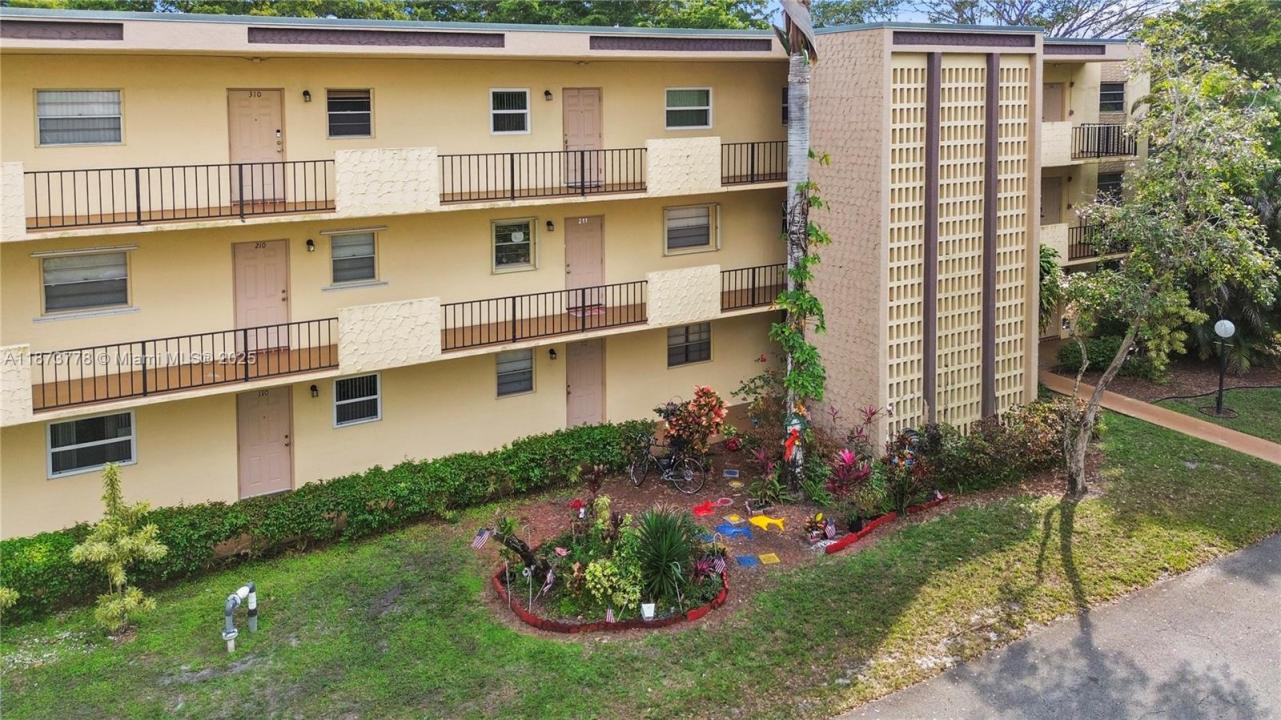 300 Berkley Rd 107, Hollywood, Florida 33024