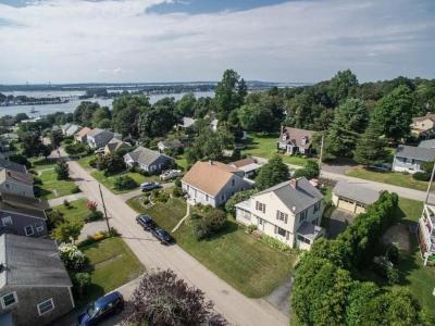 16 Reed Street, Tiverton, RI 02878, USA