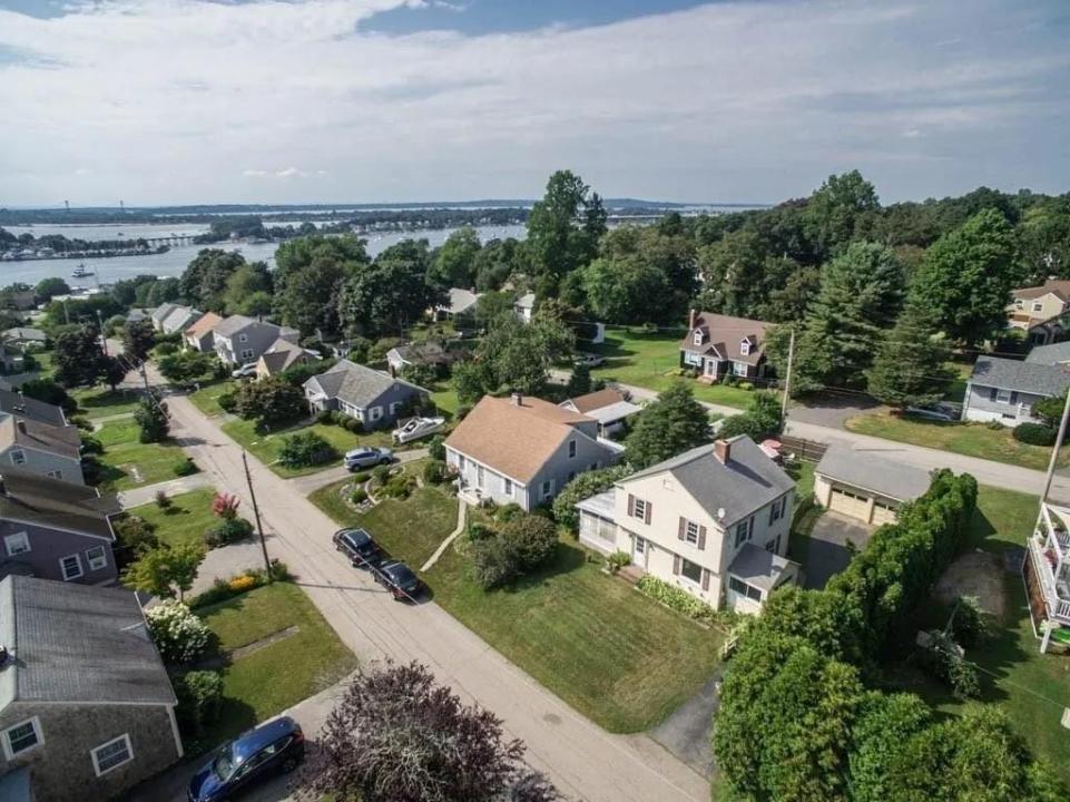16 Reed Street, Tiverton, Rhode Island 02878