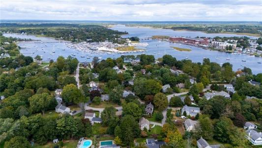 33 Melrose Avenue, Barrington, RI 02806, USA