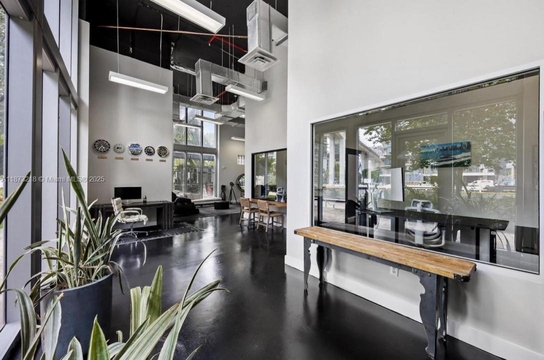 92 SW 3rd St CU1B, Miami, Флорида 33130, Соединенные Штаты
