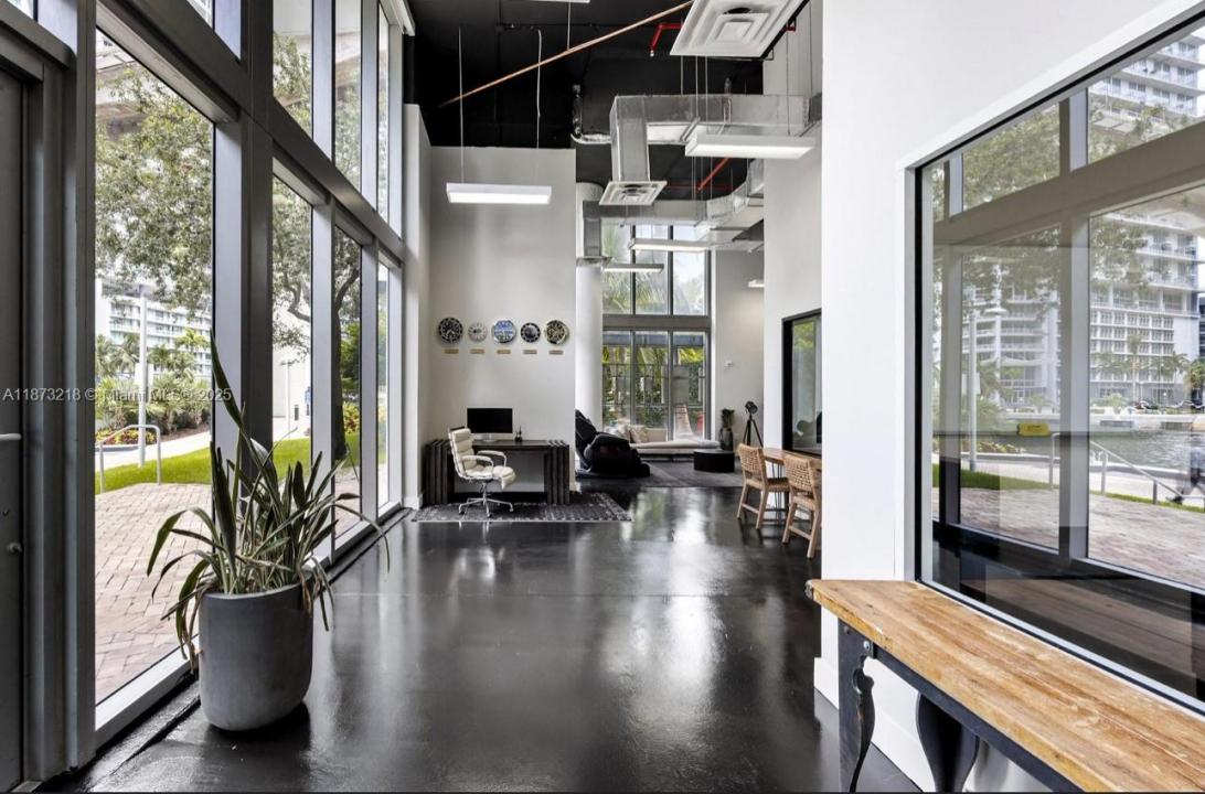 92 SW 3rd St CU1B, Miami, Флорида 33130, Соединенные Штаты
