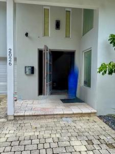 2026 NE 32nd Ave, Fort Lauderdale, Florida 33305, USA