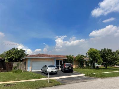 8203 NW 73rd Ter, Tamarac, Florida 33321, USA