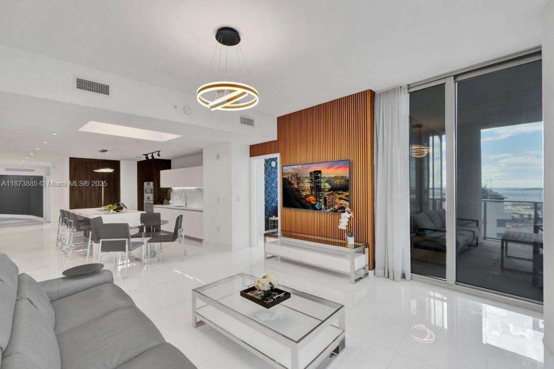 851 NE 1st Ave 1411, Miami, フロリダ 33132, アメリカ合衆国