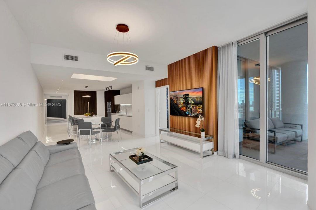 851 NE 1st Ave 1411, Miami, フロリダ 33132, アメリカ合衆国