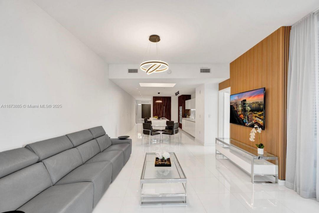 851 NE 1st Ave 1411, Miami, フロリダ 33132, アメリカ合衆国
