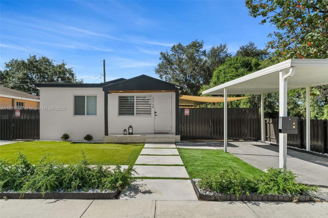 2170 NW 84th St, Miami, Флорида 33147, Соединенные Штаты