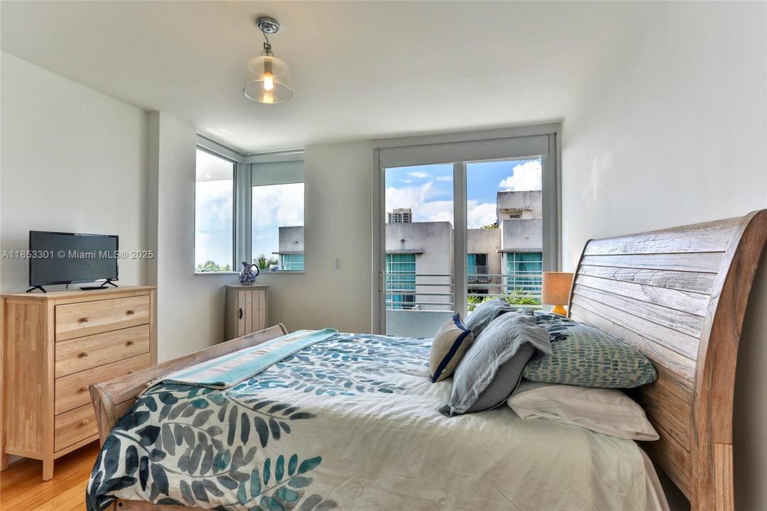 7800 Collins Ave 508, Miami Beach, Florida 33141, USA