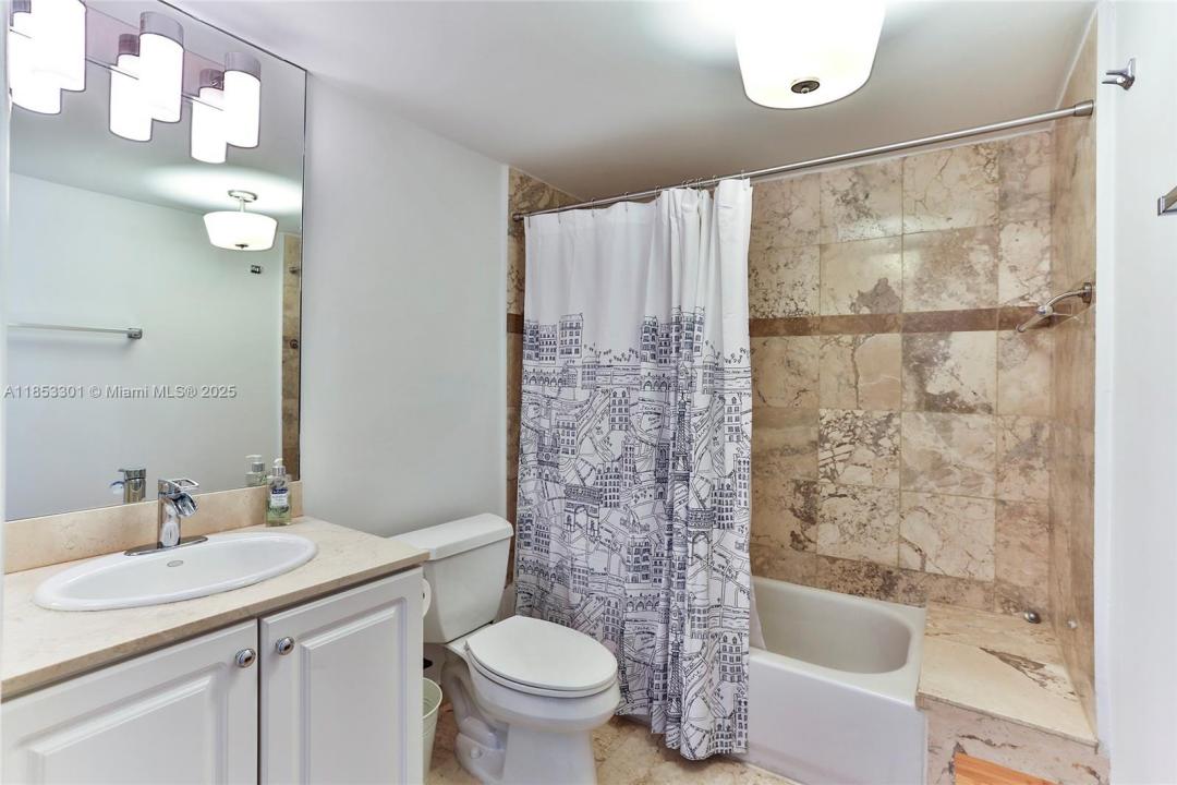7800 Collins Ave 508, Miami Beach, Florida 33141, USA