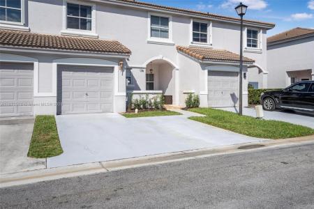 136 SW 169th Ave 136, Pembroke Pines, Florida 33027, USA