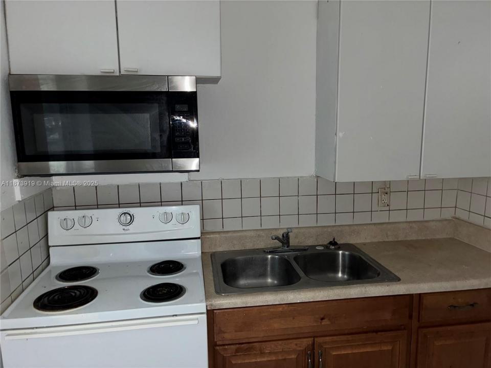 5924 Arthur St na, Hollywood, Florida 33021, USA