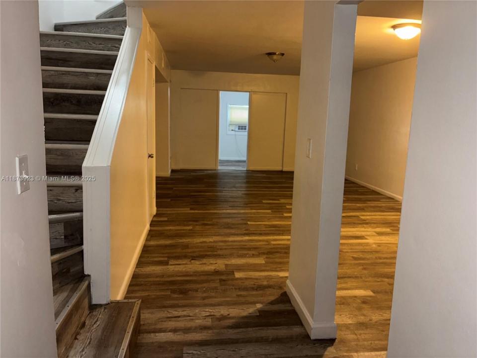 1358 W 69th St na, Hialeah, Florida 33014, USA