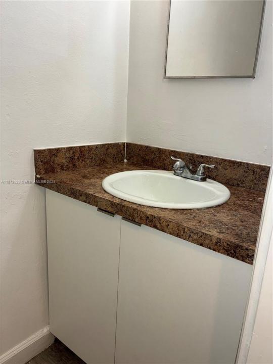 1358 W 69th St na, Hialeah, Florida 33014, USA