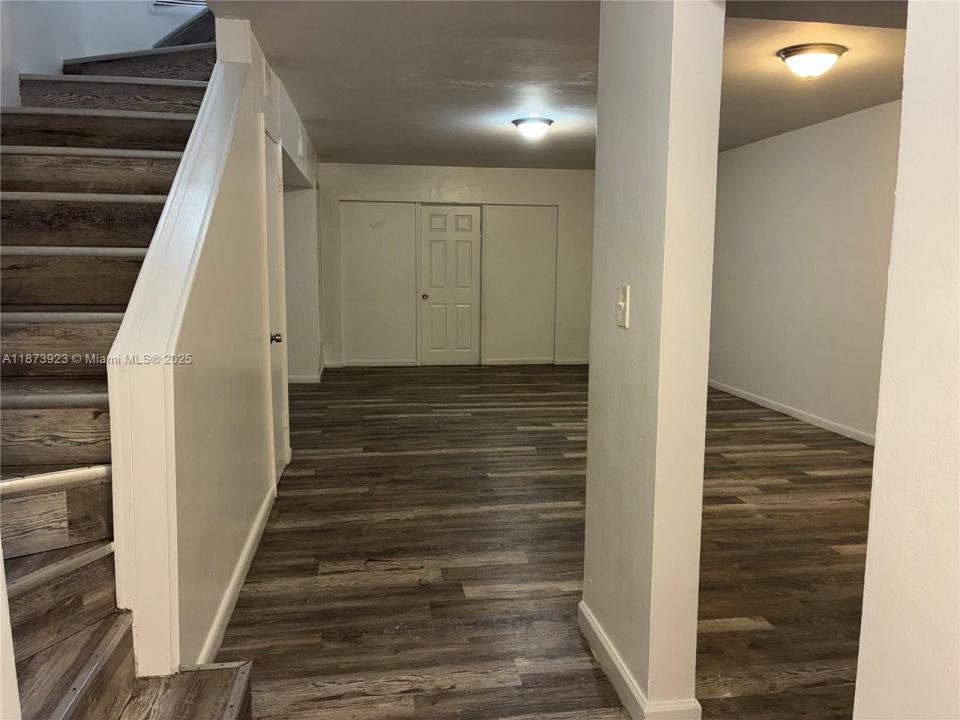 1358 W 69th St na, Hialeah, Florida 33014, USA