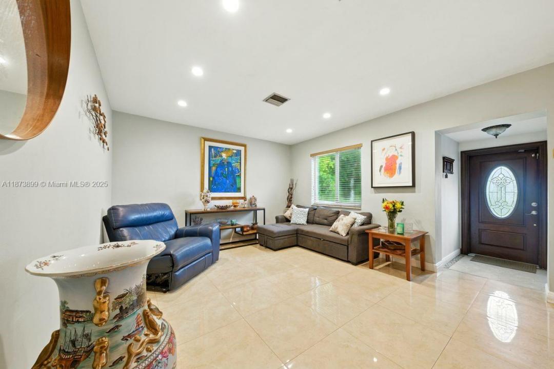 7375 SW 34th Street, Miami, Floryda 33155, USA