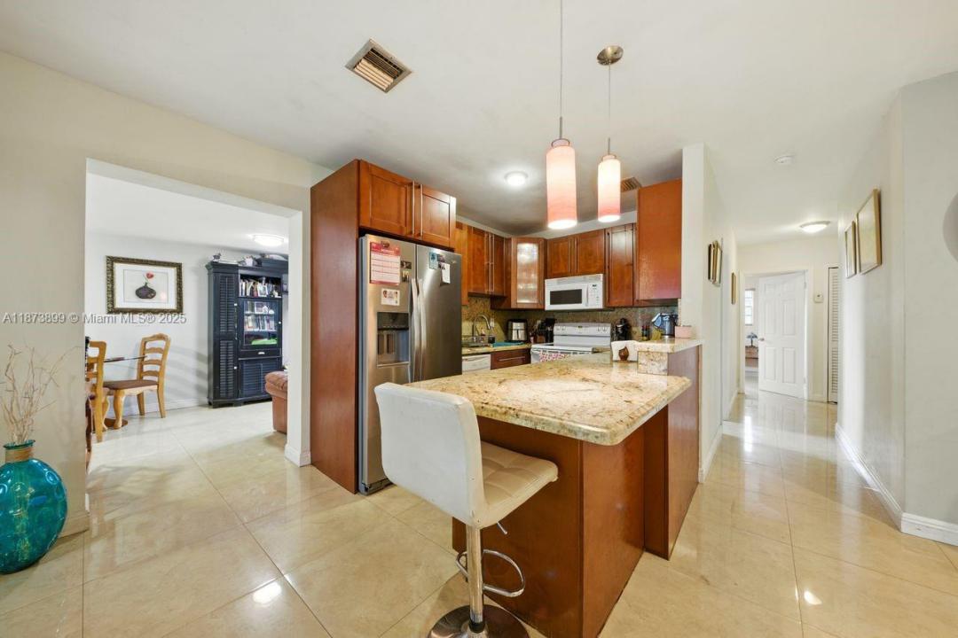 7375 SW 34th Street, Miami, Floryda 33155, USA